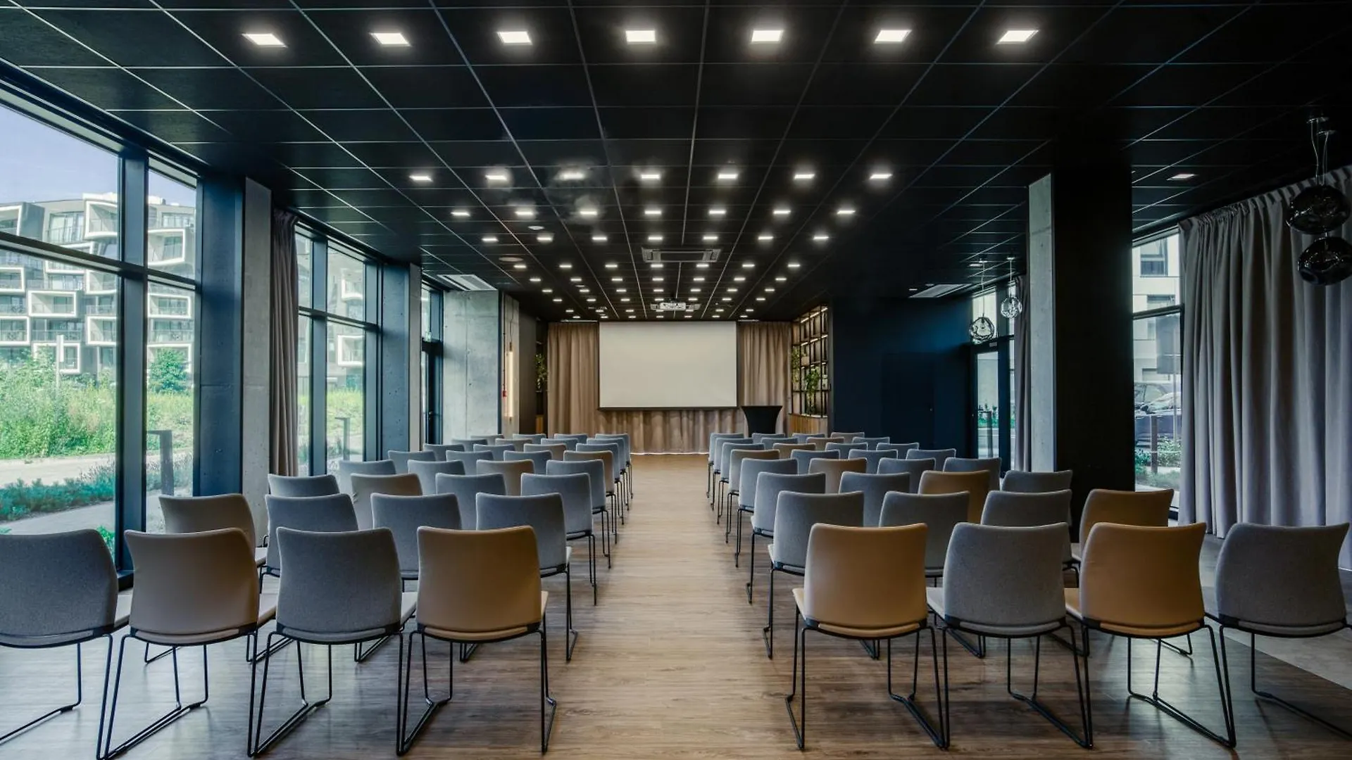 Hyatt Place Cracovia 4*,  Polonia